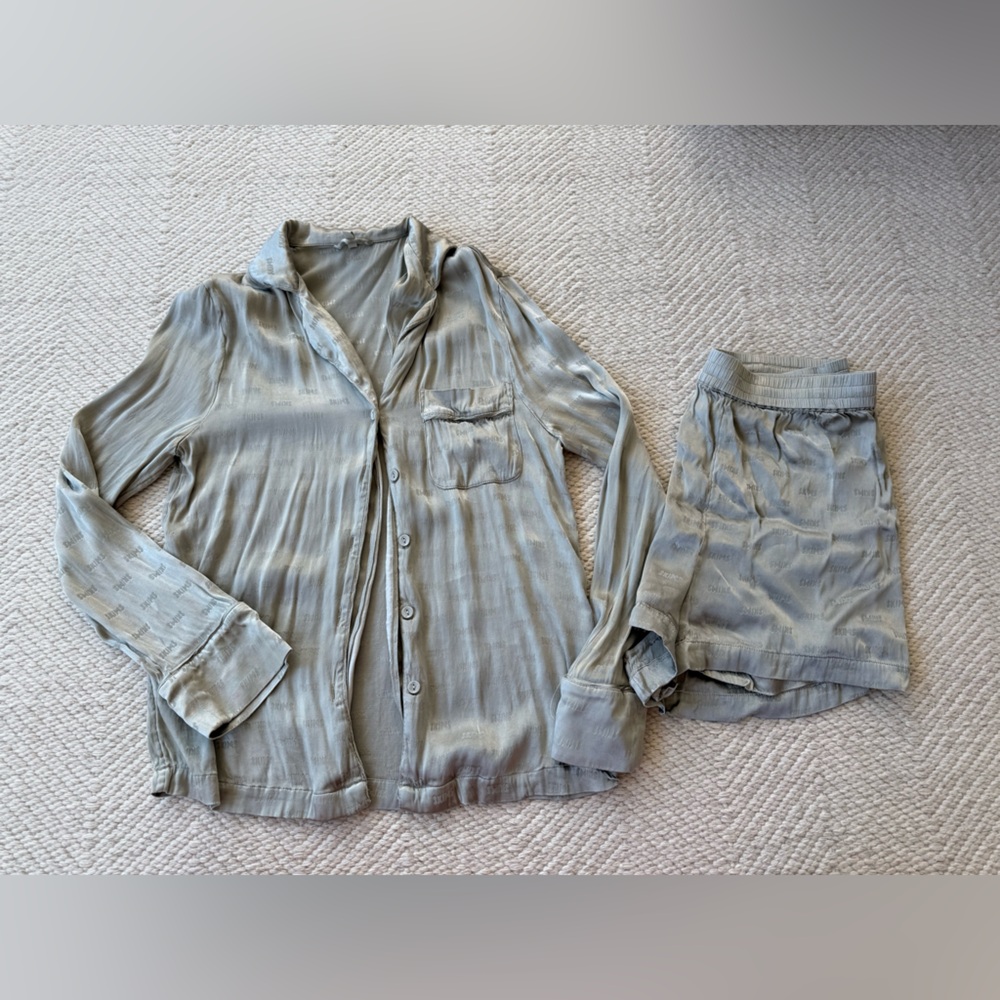 Skims Monogram Silky Pajama Set Long Sleeve xxs, shorts s